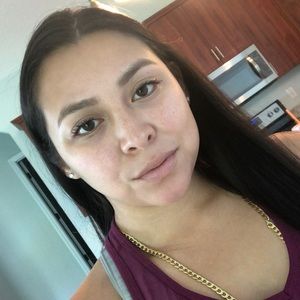 Meet your Posher, Yesenia